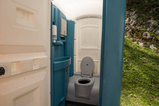 Best Luxury portable toilet rental  in Lovington, IL